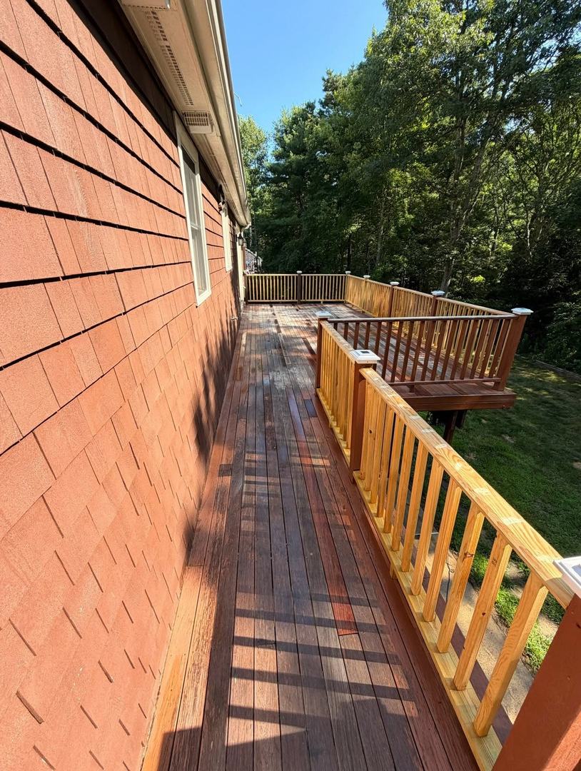 Deck Refinishing Staining – Before 2 Worn deck walkway and railings before staining