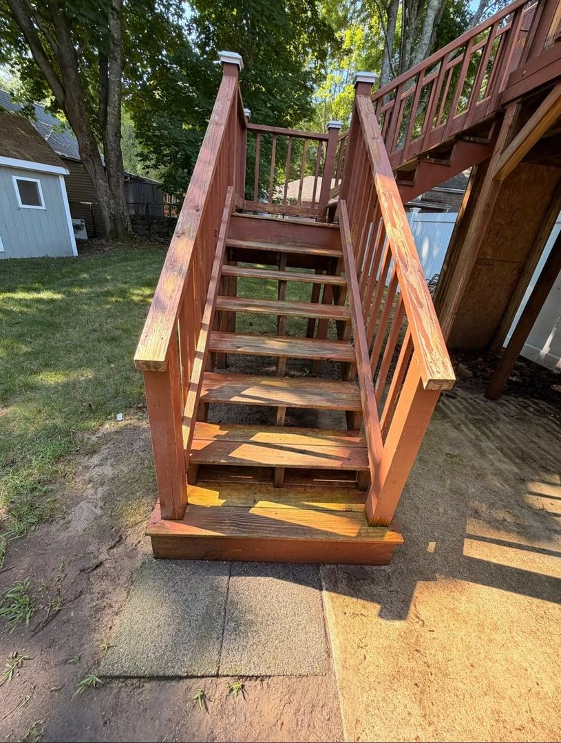 Deck Refinishing Staining – Before 3 Weathered deck stairs and railings before refinishing